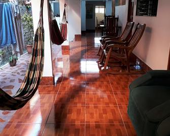Hostel Tadeo San Juan Del Sur - San Juan del Sur - Sala de estar