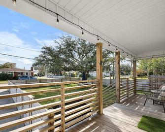 Twin Tides Beach House at Carolina Beach - Unit 1 - Carolina Beach - Balcón