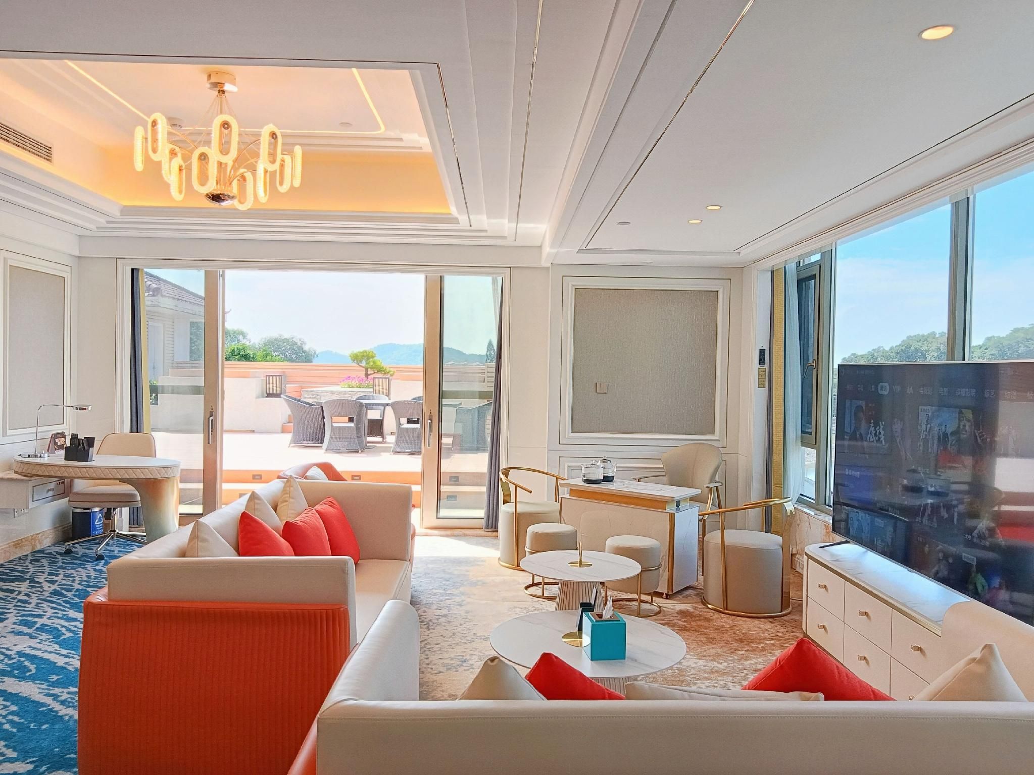 Baihua Resort Hotel - Guangzhou - Living room