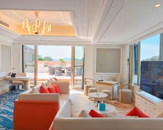 Baihua Resort Hotel - Guangzhou - Living room
