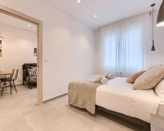 Apartamentos Basarrate Self Check in - Bilbao - Habitación