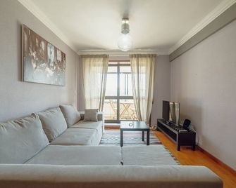 Matosinhos Sea Side Apartments by Vacationy - Matosinhos - Pokój dzienny