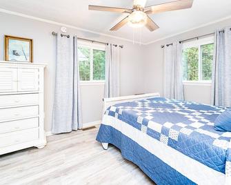 Charming farmhouse nestled within the breathtaking Uwharrie National Forest! - Troy