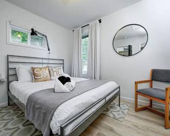 The Sweet Spot on Swain by IU - Bloomington - Bedroom