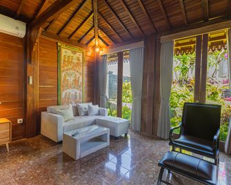 Billys Ayodya Villa - Petang - Living room