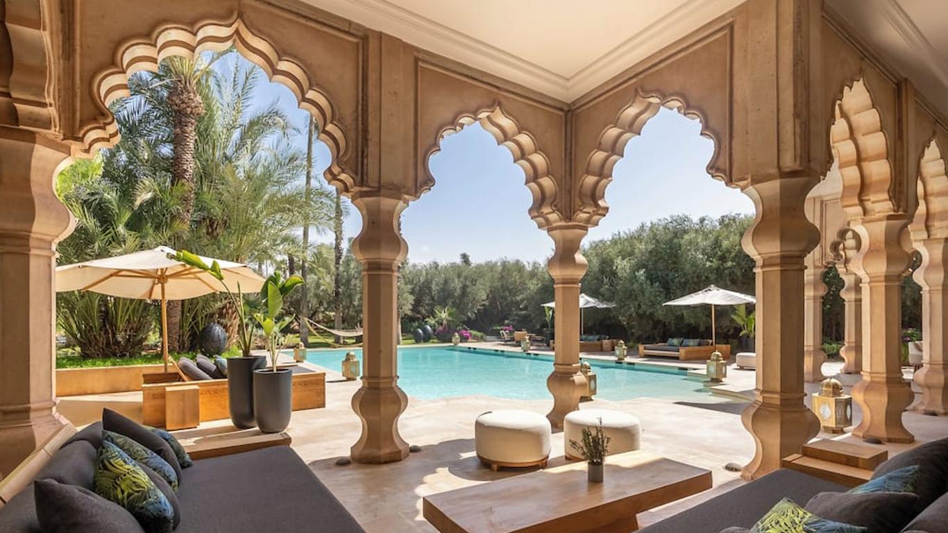 Palais Namaskar