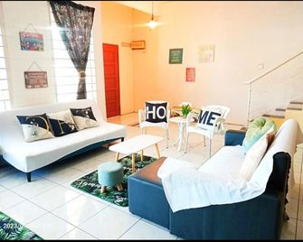 Diana Home @ Tuaran - Tuaran - Living room