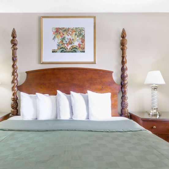 Bedroom view of Days Inn by Wyndham Kingman East