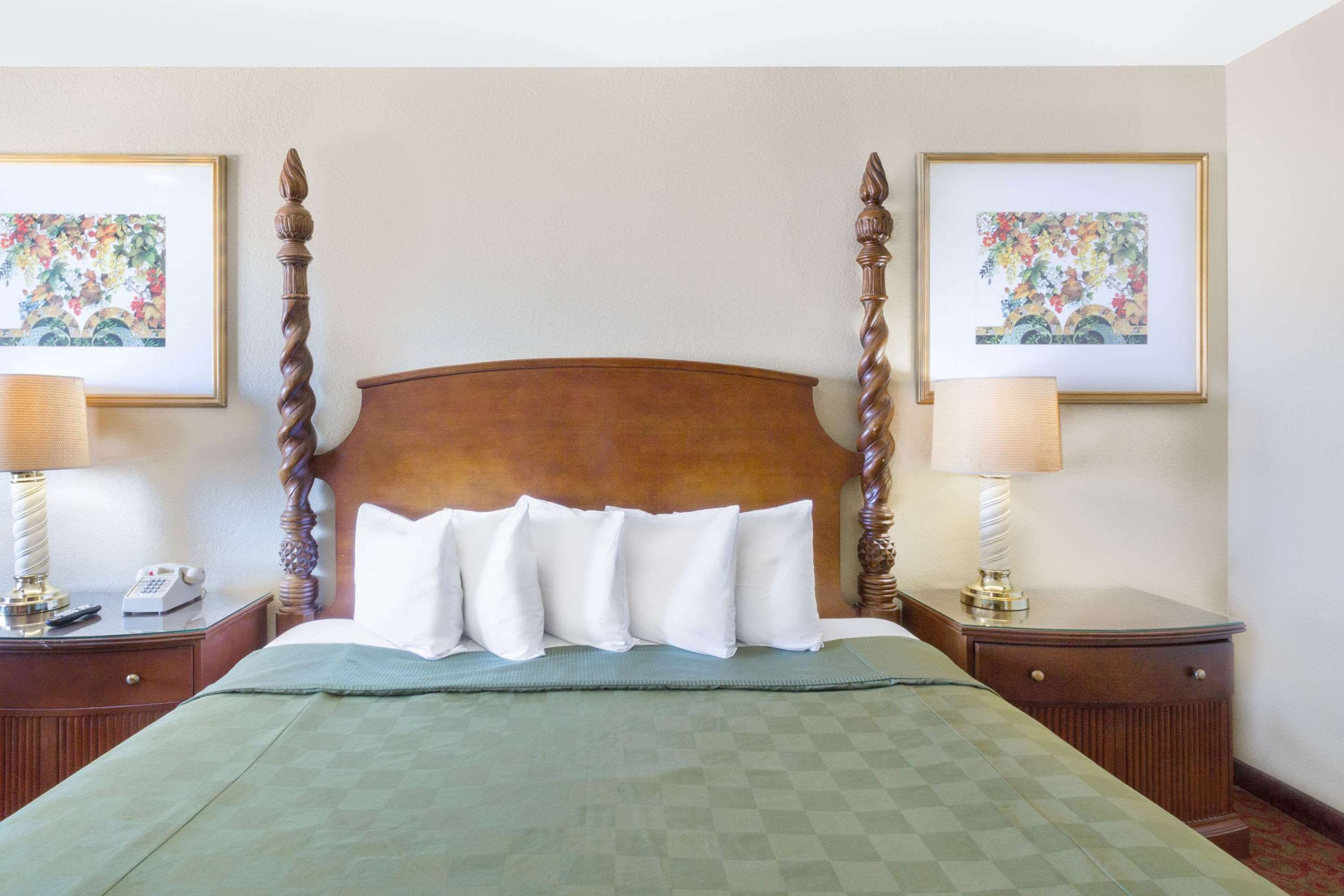 Bedroom view of Days Inn by Wyndham Kingman East