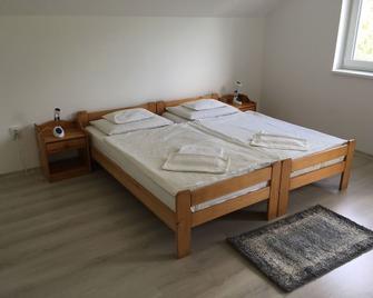 Hotel Aqua - Komárom - Slaapkamer