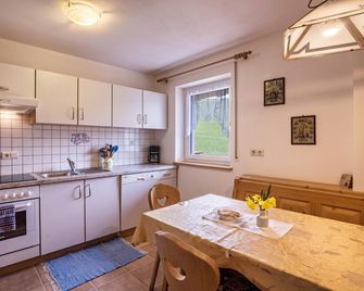 Apartment 'Zirme' Near Ski & Hiking Areas with Mountain View, Wi-Fi & Garden - Terento - Cocina
