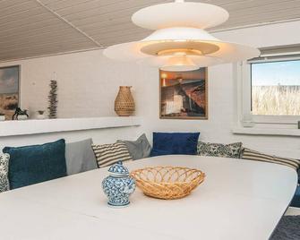 8 person holiday home in Hvide Sande - Hvide Sande - Dining room