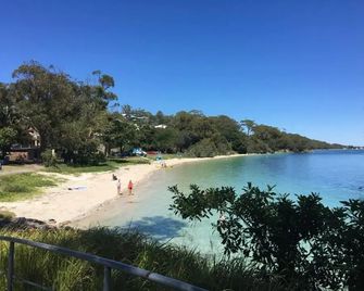 Broughton Views - Corlette - Strand