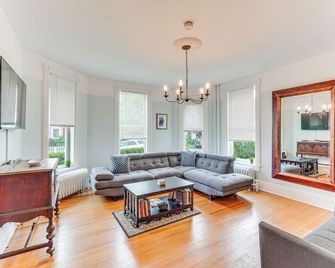 Charming Victorian Retreat w/ Hudson River Views - Newburgh - Sala de estar
