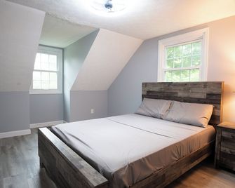 Modern Retreat on Six Acres - Sleeps 13 - Johnstown - Building