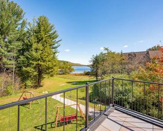 Cove Creek Lodge 203 Poolside Double Queen Room - Oakland - Balcón