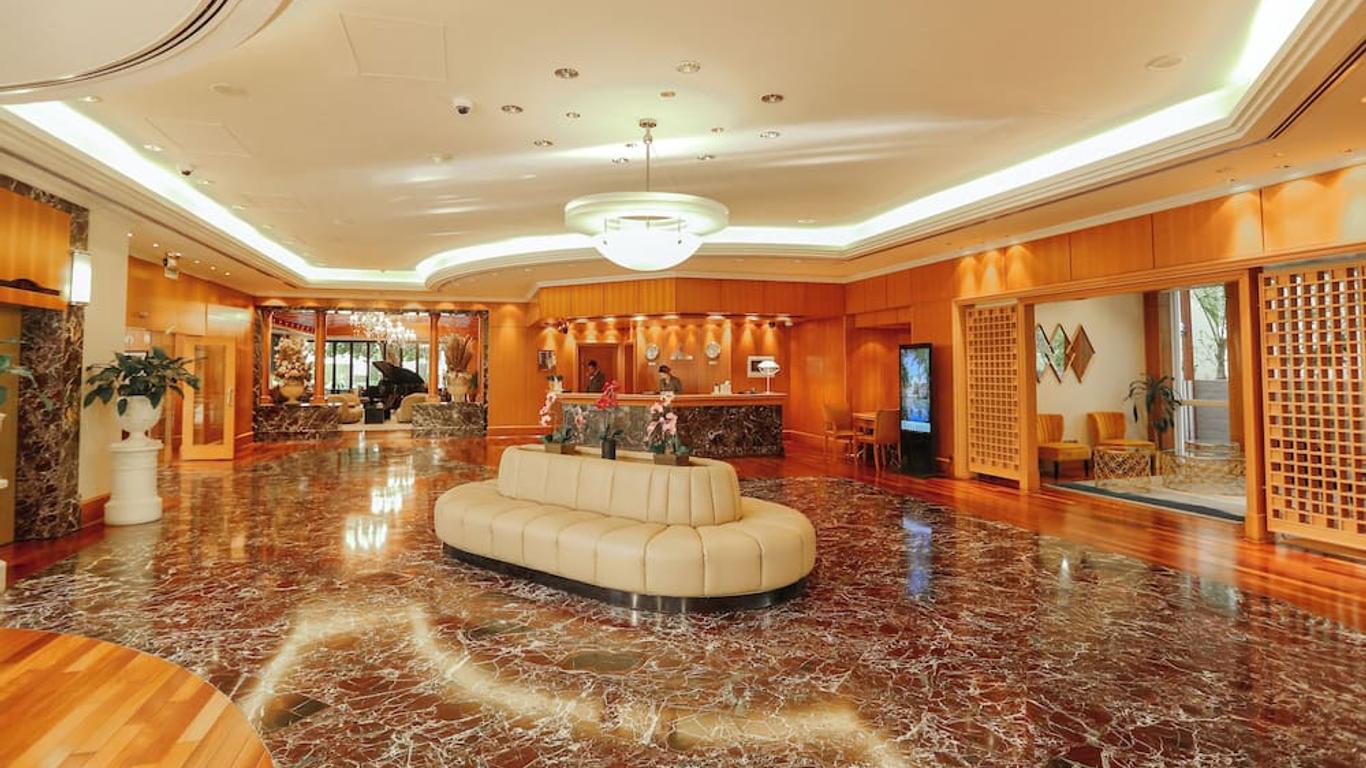 شاطئ منتجع وسبا دبي مارين