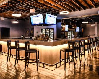 Holiday Inn & Suites St. Catharines Conf Ctr - St. Catharines - Bar
