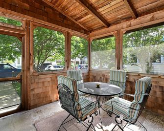 Original Beach Cottage - Completed Renovated Inside - Bethany Beach - Dining room