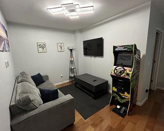 Downtown Albany 1 Bed + Workstation @ Maiden Lane - Albany - Pokój dzienny