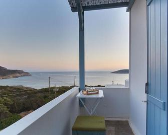 Oliaros Seaside Lodge - Agios Georgios - Balcón