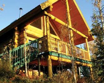 Traditional and Rustic Log Cabin Rental near Whitehorse in Yukon Territory, Canada - Whitehorse - Building