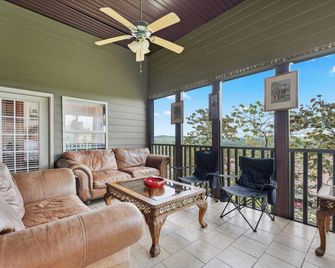 Ultimate Luxury Retreat: 5-Bedroom Villa at Stonebridge Resort - Reeds Spring - Balcony