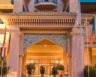 Playacanela - איאמונטה - בניין