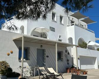 Alonia Studios - Fira
