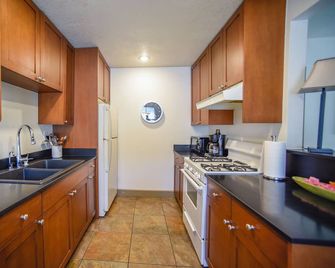 Bright 1 BR with Full Kitchen and Huge Yard - Grandview - Cocina