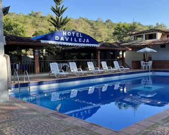 達維勒加卡佩斯瑞飯店 - 聖吉爾 - 游泳池