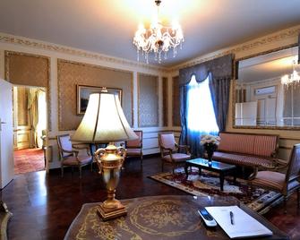 Windsor Palace Luxury Heritage Hotel Since 1902 by Paradise Inn Group - Alexandria - Living room