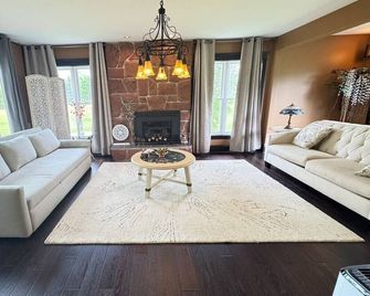 Cedayway Riverview Estate-by Brudenell River overseeing golf course - Montague - Sala de estar