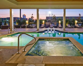 Hotel Indigo Waco - Baylor by IHG - Waco - Pool