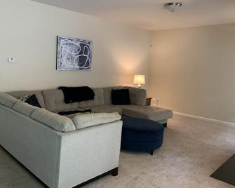 Welcome To Comfort - Hampton - Living room
