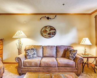 48 Steps to Ski Lift: Breck Suite w/ Resort Perks! - Breckenridge - Wohnzimmer
