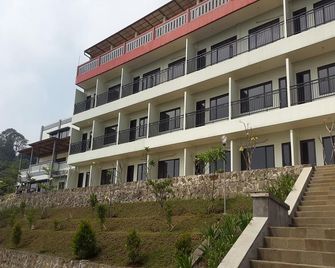 Fafa Hill Hotel And Resort - Bogor - Gebäude