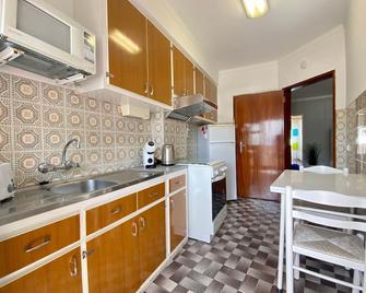 Quarteira Beach Apartment by Homing - Quarteira - Kitchen