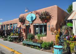 Wonderful, Downtown Treasure - Taos - Building