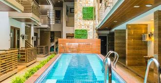 The Piccolo Hotel Of Boracay - Boracay - Pool