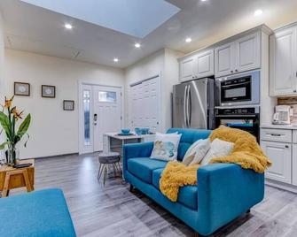 Marbella Lane - Bright and Cozy Home near SFO - San Mateo - Living room