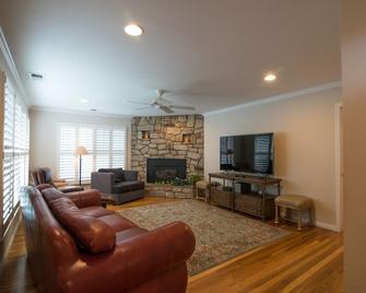 Beautiful Business 3br House Central Santa Clarahighly Desireablewalkable - Santa Clara - Living room