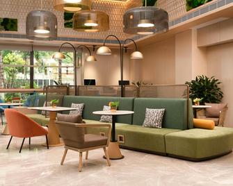 Home2 Suites by Hilton Xishuangbanna Jinghong - Xishuangbanna - Salónek