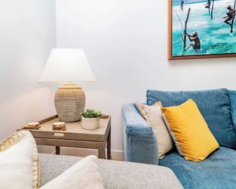 Juan Bravo Suites - Madrid - Living room