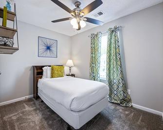 Welcome To This 4br Getaway Near Lakepoint Sports - Cartersville - Habitación