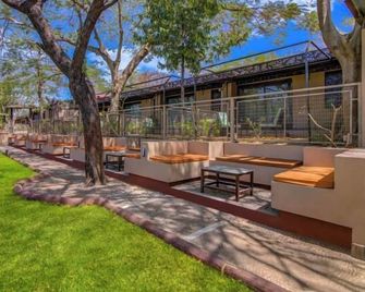 Club Mahindra Netrang - Rājpīpla - Patio