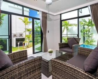 Private 360-degree luxury villa with sea views - Kamala - Wohnzimmer