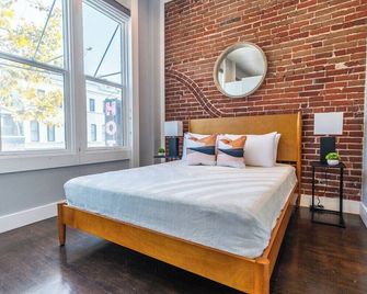 Gaslamp 2br Upscale Queen Beds With Smart Tv - 聖地亞哥 - 臥室