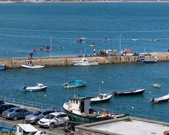 Hillhead House, 4 Rated Nitb - Stunning Sea Views - Newcastle