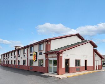 Super 8 by Wyndham Crystal Lake - Crystal Lake - Edificio